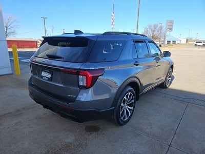 2025 Ford Explorer ST-Line