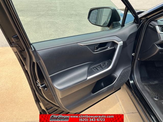 2022 Toyota RAV4 Hybrid LE