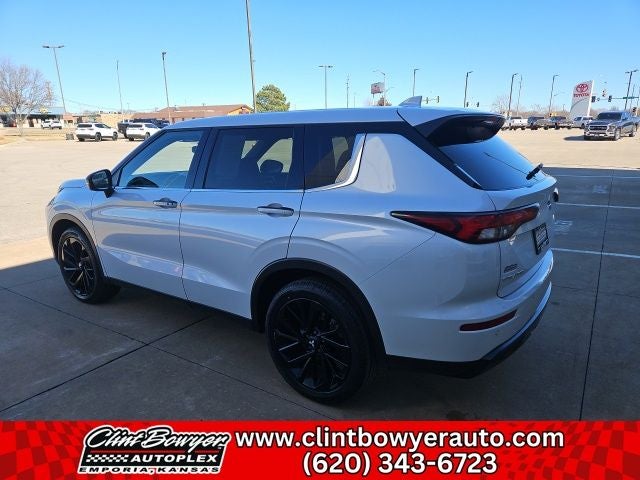 2024 Mitsubishi Outlander SE Black Edition w/Pano Roof