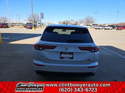 2024 Mitsubishi Outlander SE Black Edition w/Pano Roof
