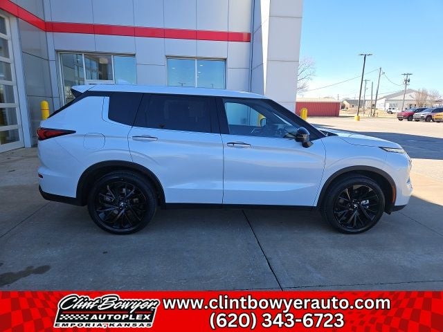 2024 Mitsubishi Outlander SE Black Edition w/Pano Roof